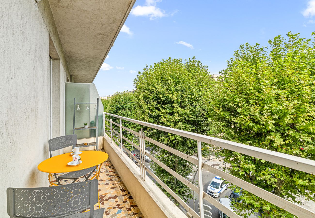 Apartment in Nice - Comfortable & Bright 2 Bedroom