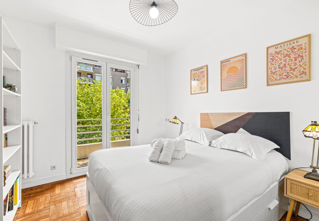 Apartment in Nice - Comfortable & Bright 2 Bedroom