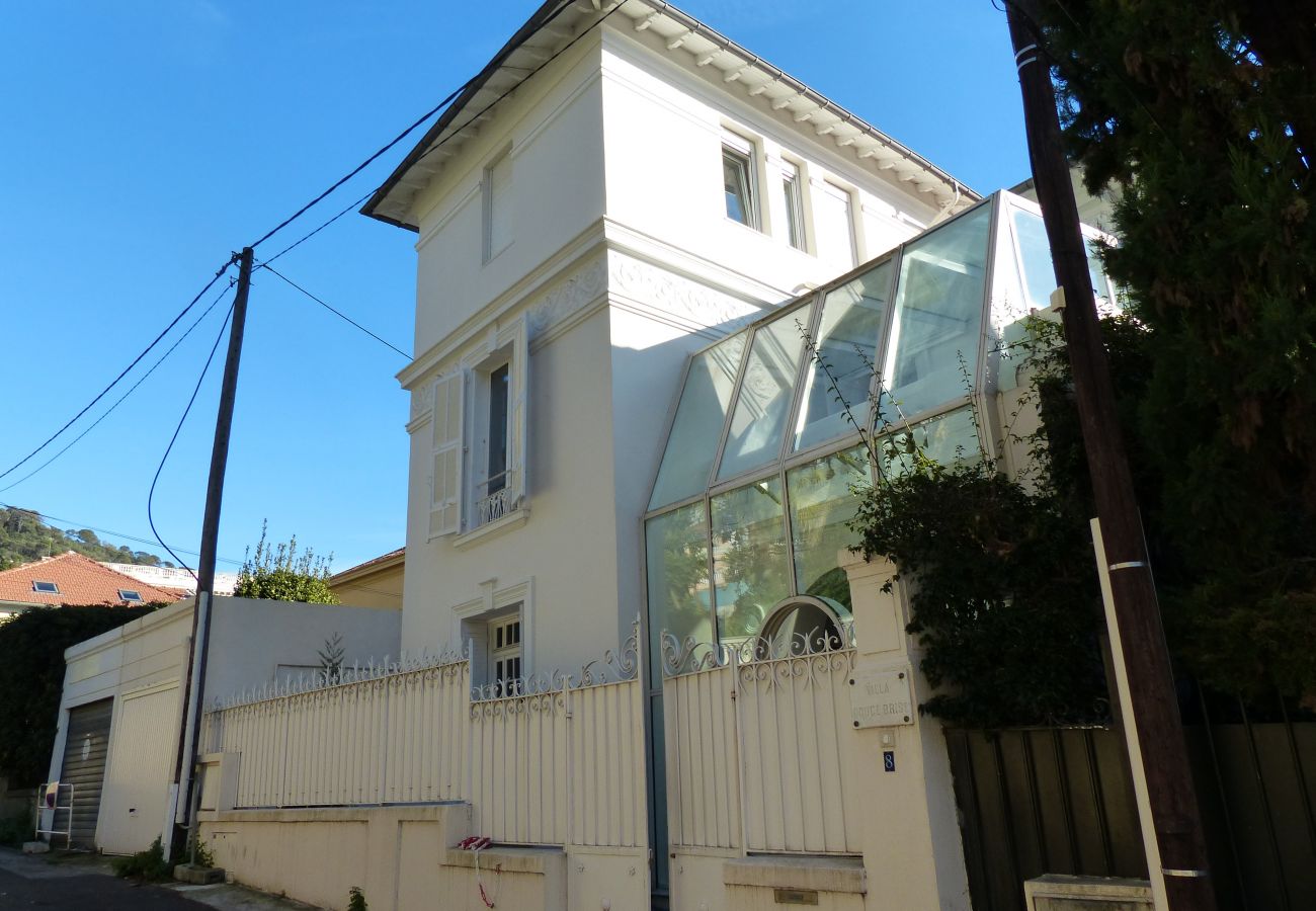 Villa à Nice - Villa Art Deco, 4 Chambres, Piscine & Garage