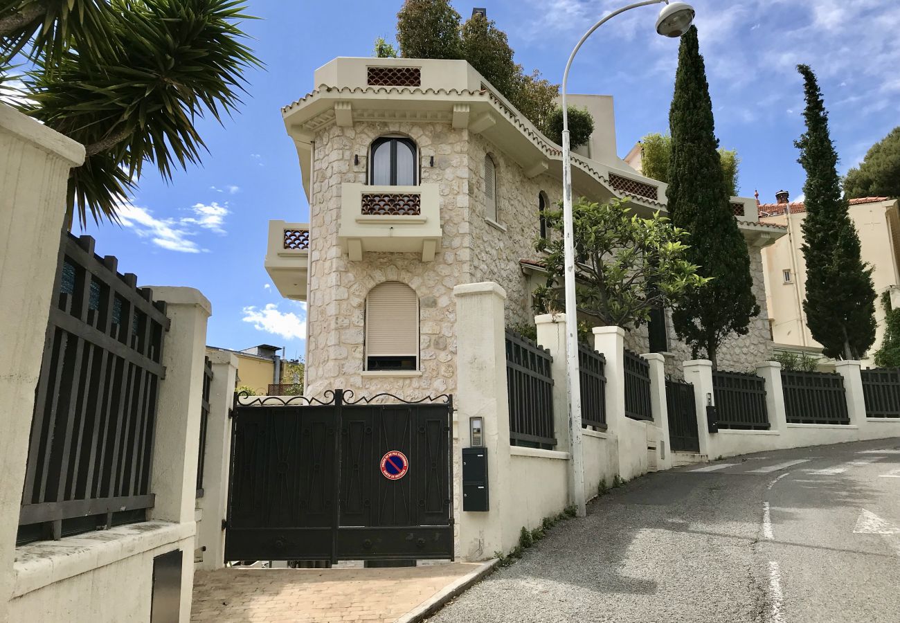 Appartement à Nice - Spacieux & Standing 3 Chambres & Large Terrasse