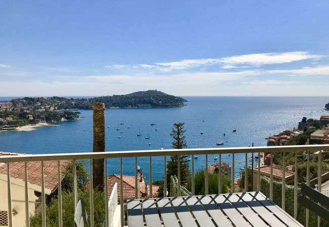  à Villefranche-sur-Mer - Magnifique Vue Mer, 2 Chambres - Piscine et Garage