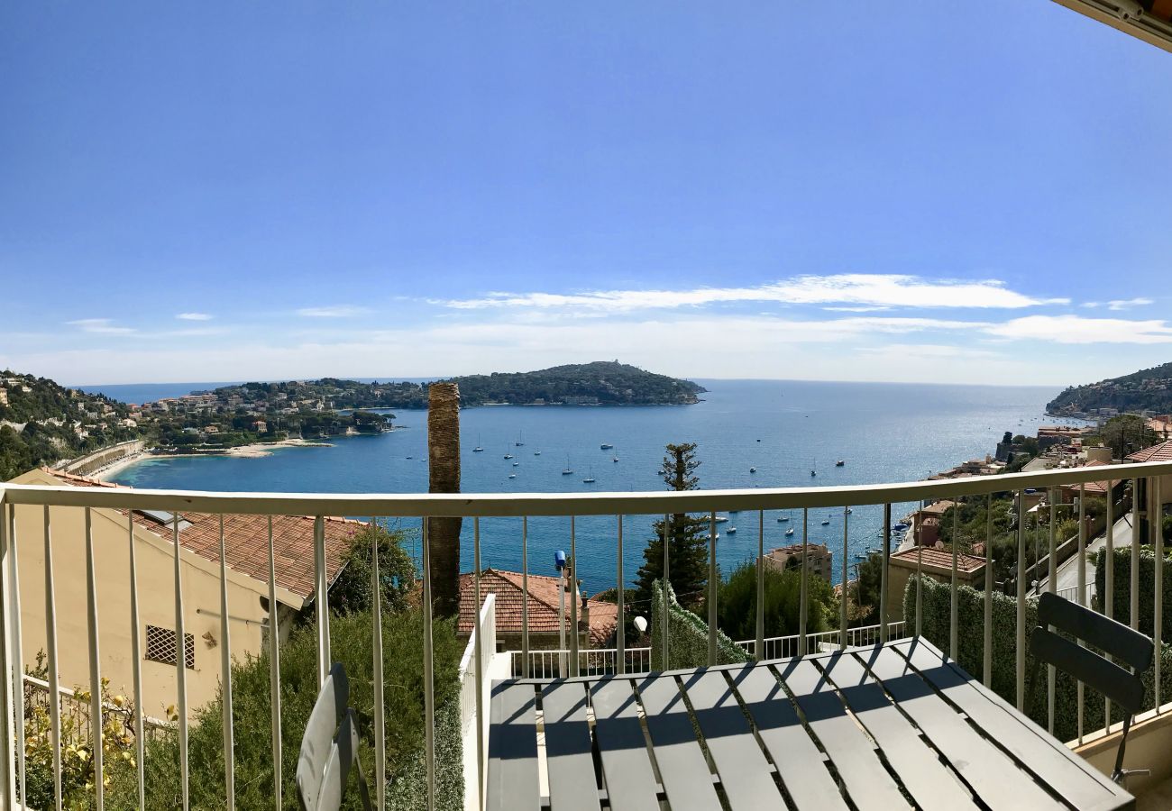 Appartement à Villefranche-sur-Mer - Magnifique Vue Mer, 2 Chambres - Piscine et Garage