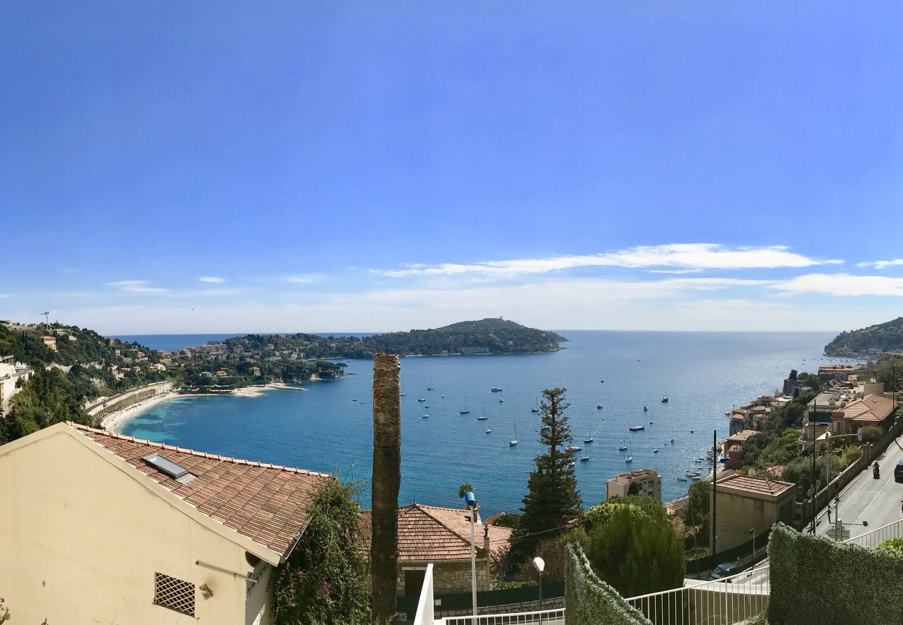 Appartement à Villefranche-sur-Mer - Magnifique Vue Mer, 2 Chambres - Piscine et Garage