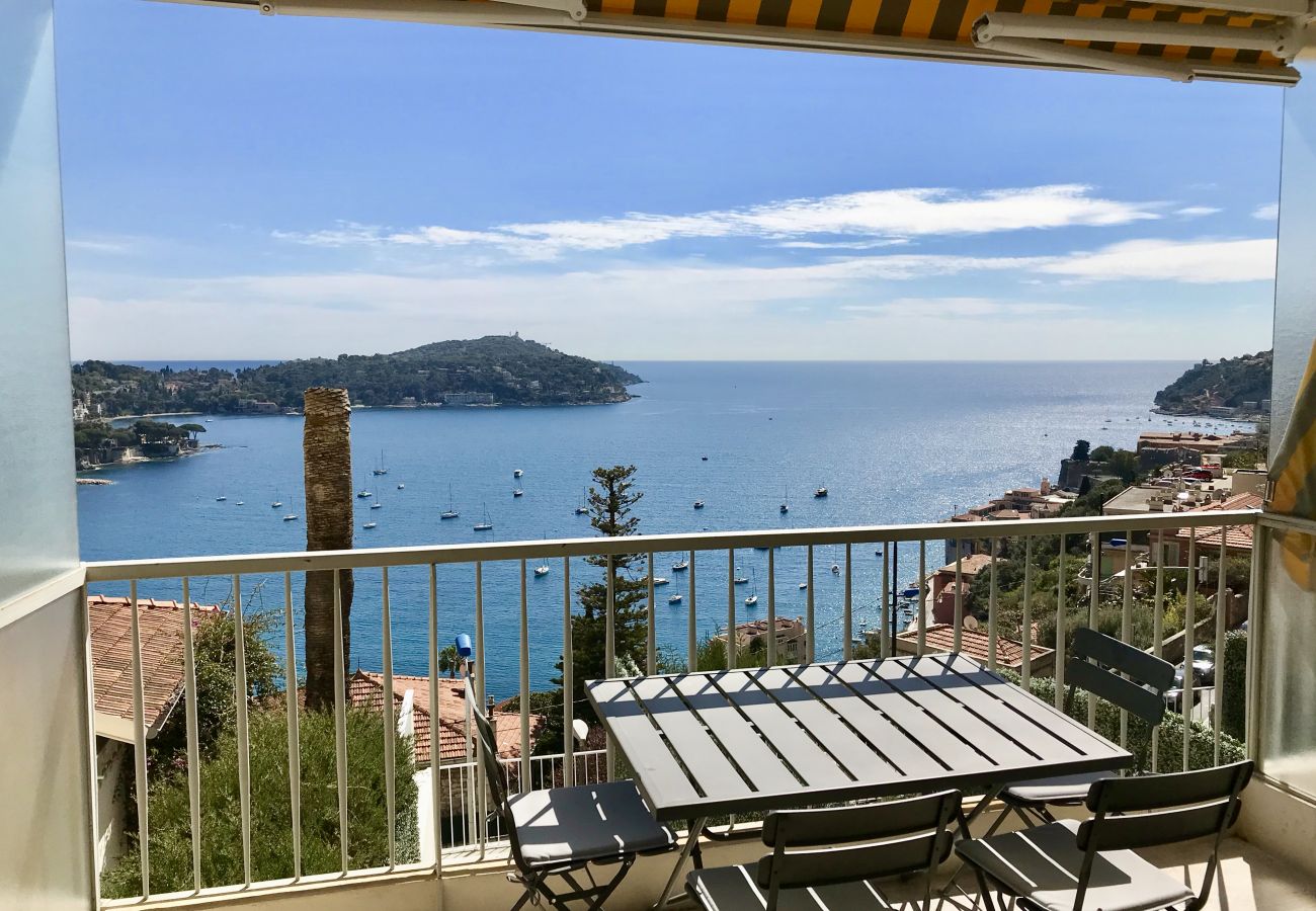 Appartement à Villefranche-sur-Mer - Magnifique Vue Mer, 2 Chambres - Piscine et Garage