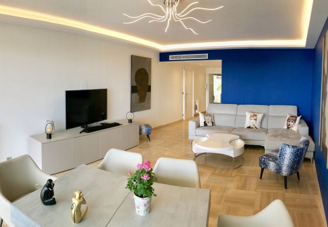 Appartement à Villefranche-sur-Mer - Extraordinaire Vue Mer, 1 Chambre - Piscine & Garage Appartement à Villefranche-sur-Mer - Extraordinaire Vue Mer, 1 Chambre - Piscine & Garage