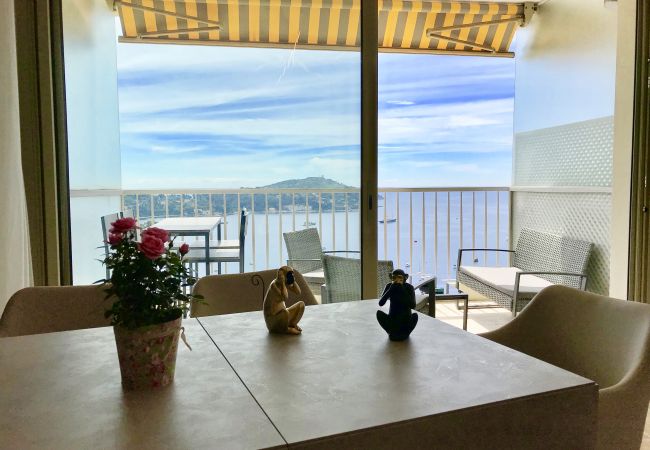 Appartement à Villefranche-sur-Mer - Extraordinaire Vue Mer, 1 Chambre - Piscine & Garage Appartement à Villefranche-sur-Mer - Extraordinaire Vue Mer, 1 Chambre - Piscine & Garage