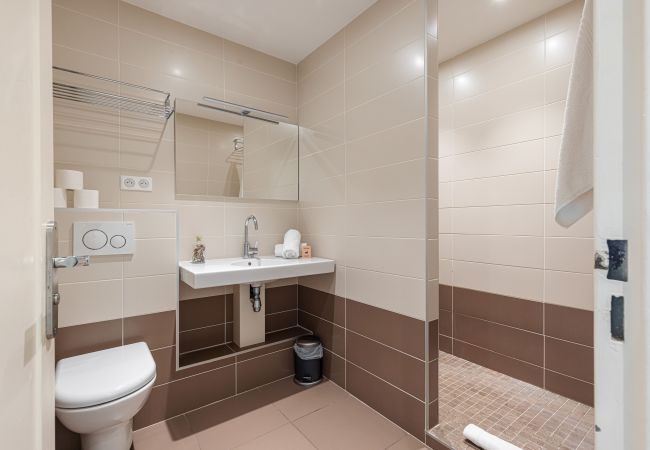 Appartement à Villefranche-sur-Mer - Vue mer, 2 Chambres, Jardin, Piscine & Parking Appartement à Villefranche-sur-Mer - Vue mer, 2 Chambres, Jardin, Piscine & Parking