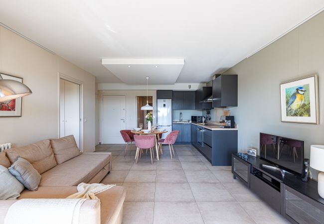 Appartement à Villefranche-sur-Mer - Vue mer, 2 Chambres, Jardin, Piscine & Parking Appartement à Villefranche-sur-Mer - Vue mer, 2 Chambres, Jardin, Piscine & Parking