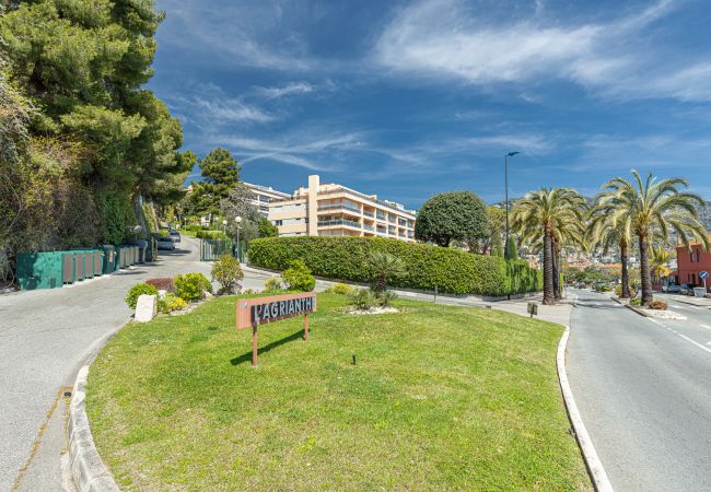 Appartement à Villefranche-sur-Mer - Vue mer, 2 Chambres, Jardin, Piscine & Parking Appartement à Villefranche-sur-Mer - Vue mer, 2 Chambres, Jardin, Piscine & Parking