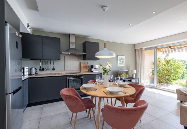 Appartement à Villefranche-sur-Mer - Vue mer, 2 Chambres, Jardin, Piscine & Parking Appartement à Villefranche-sur-Mer - Vue mer, 2 Chambres, Jardin, Piscine & Parking