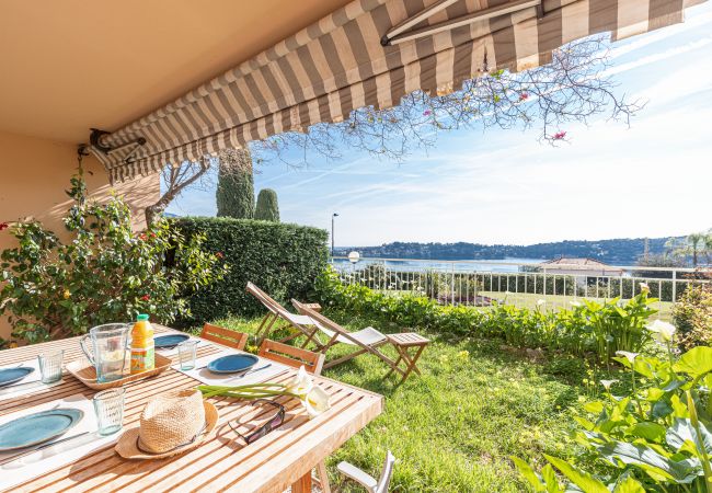  à Villefranche-sur-Mer - Vue mer, 2 Chambres, Jardin, Piscine & Parking