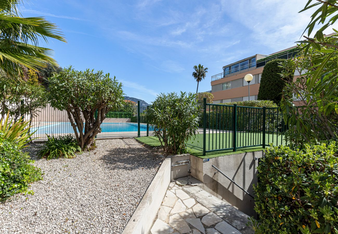 Appartement à Villefranche-sur-Mer - Vue mer, 2 Chambres, Jardin, Piscine & Parking