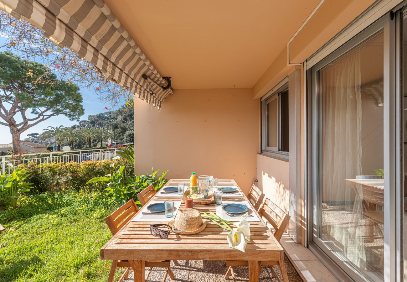 Appartement à Villefranche-sur-Mer - Vue mer, 2 Chambres, Jardin, Piscine & Parking