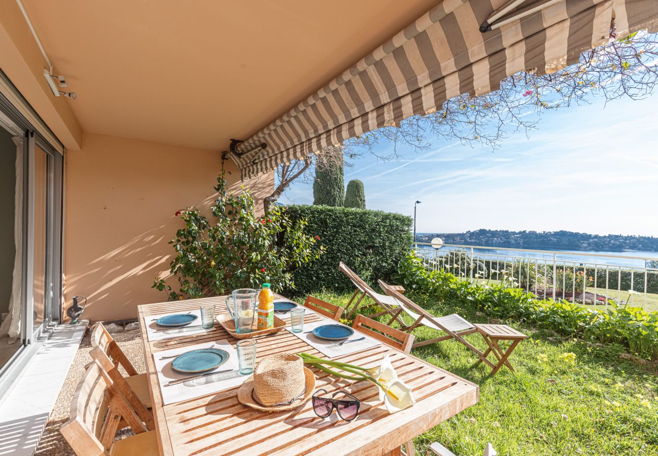 Appartement à Villefranche-sur-Mer - Vue mer, 2 Chambres, Jardin, Piscine & Parking