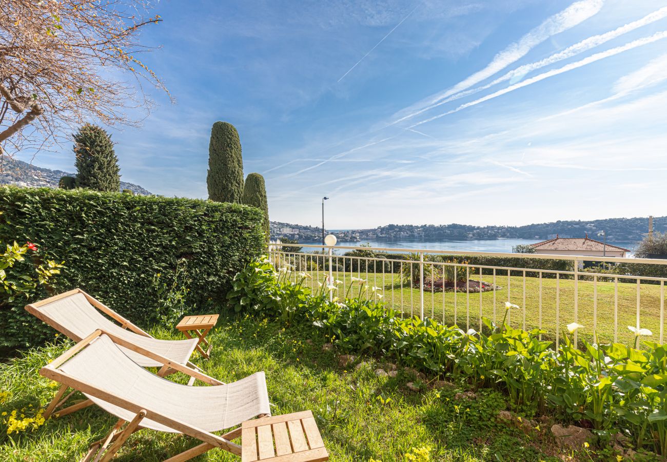 Appartement à Villefranche-sur-Mer - Vue mer, 2 Chambres, Jardin, Piscine & Parking