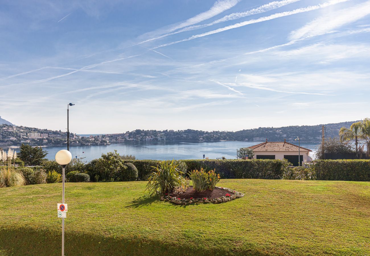 Appartement à Villefranche-sur-Mer - Vue mer, 2 Chambres, Jardin, Piscine & Parking