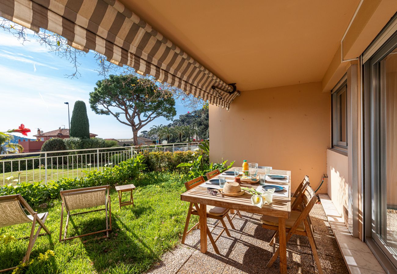 Appartement à Villefranche-sur-Mer - Vue mer, 2 Chambres, Jardin, Piscine & Parking