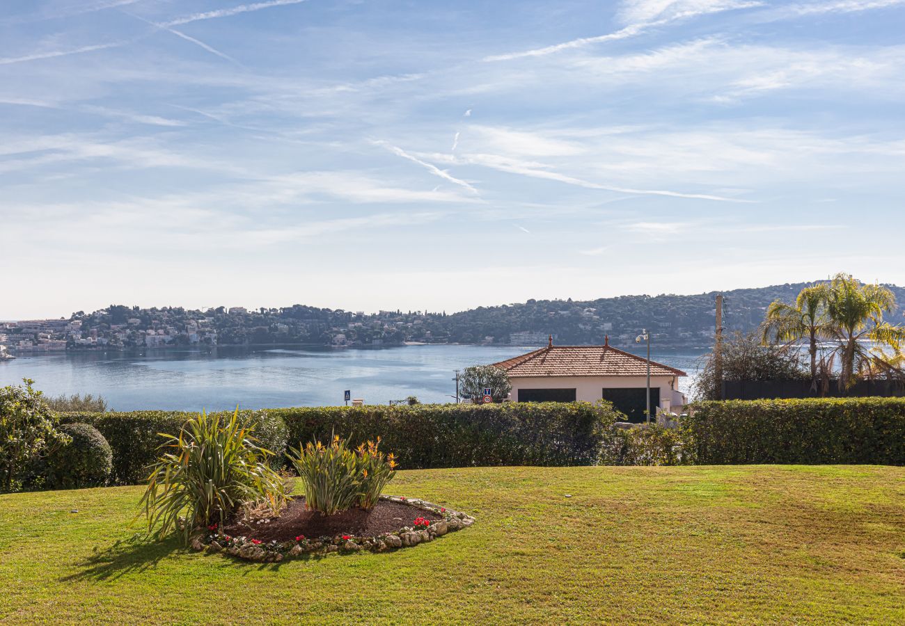 Appartement à Villefranche-sur-Mer - Vue mer, 2 Chambres, Jardin, Piscine & Parking