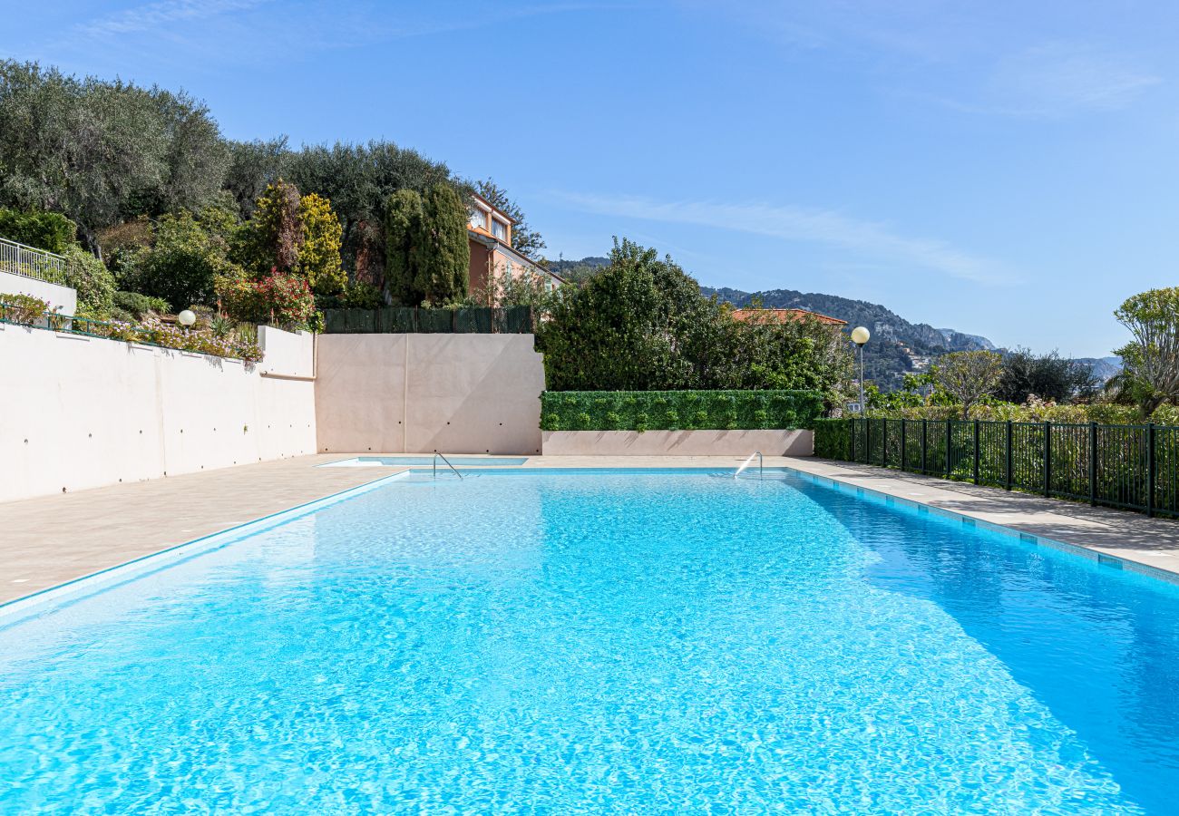 Appartement à Villefranche-sur-Mer - Vue mer, 2 Chambres, Jardin, Piscine & Parking