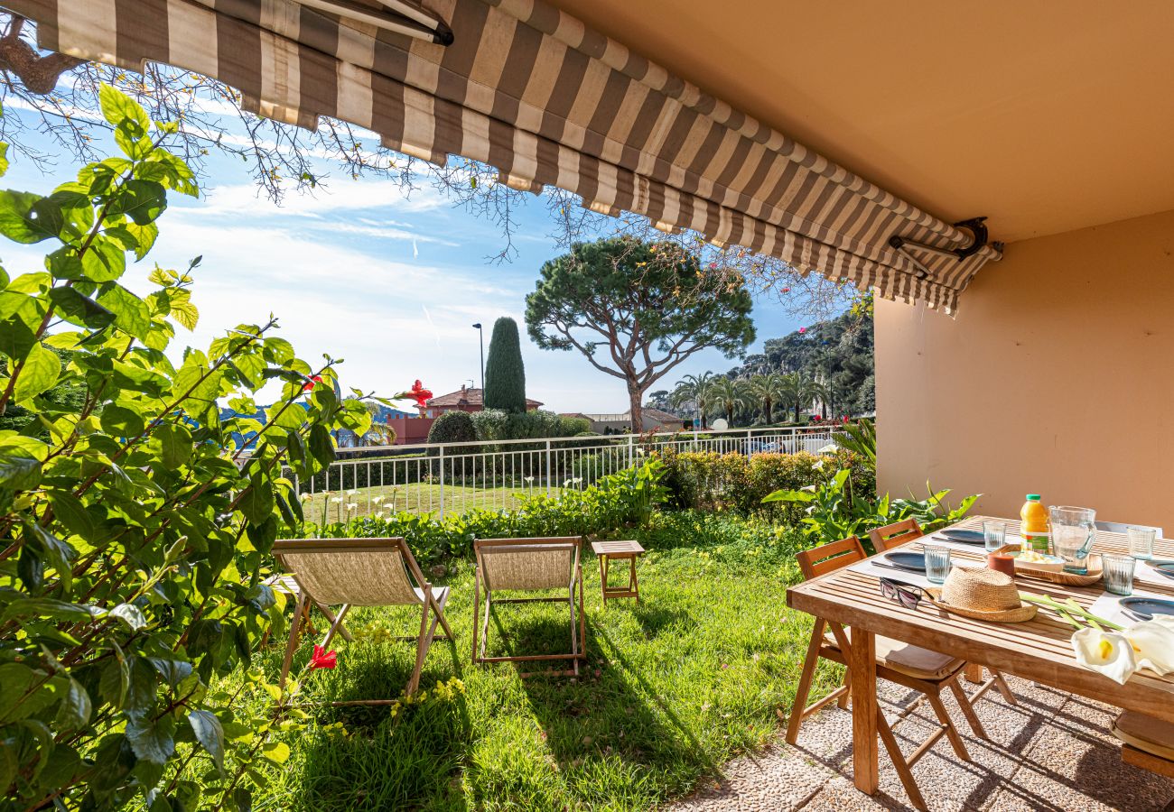 Appartement à Villefranche-sur-Mer - Vue mer, 2 Chambres, Jardin, Piscine & Parking