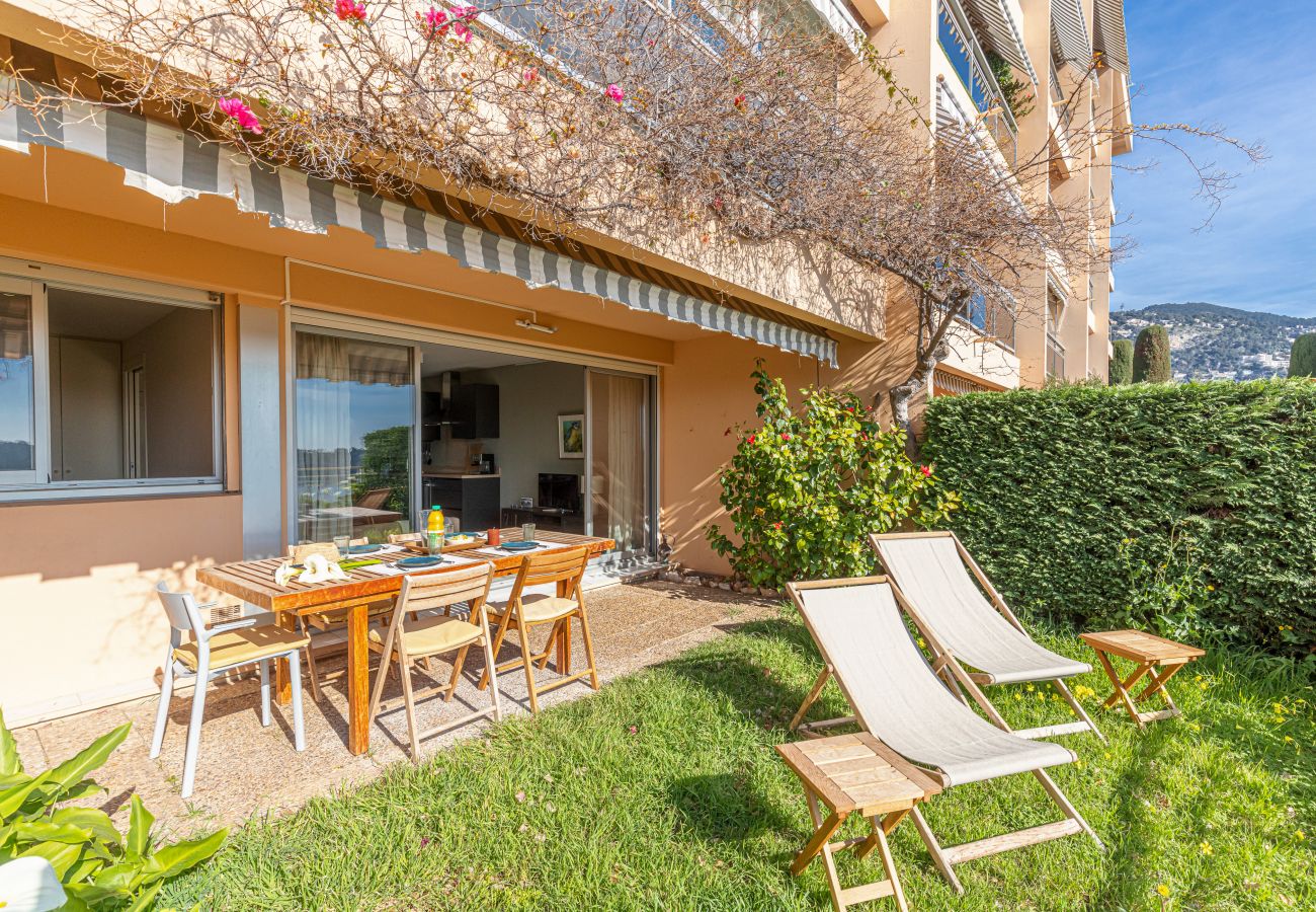 Appartement à Villefranche-sur-Mer - Vue mer, 2 Chambres, Jardin, Piscine & Parking