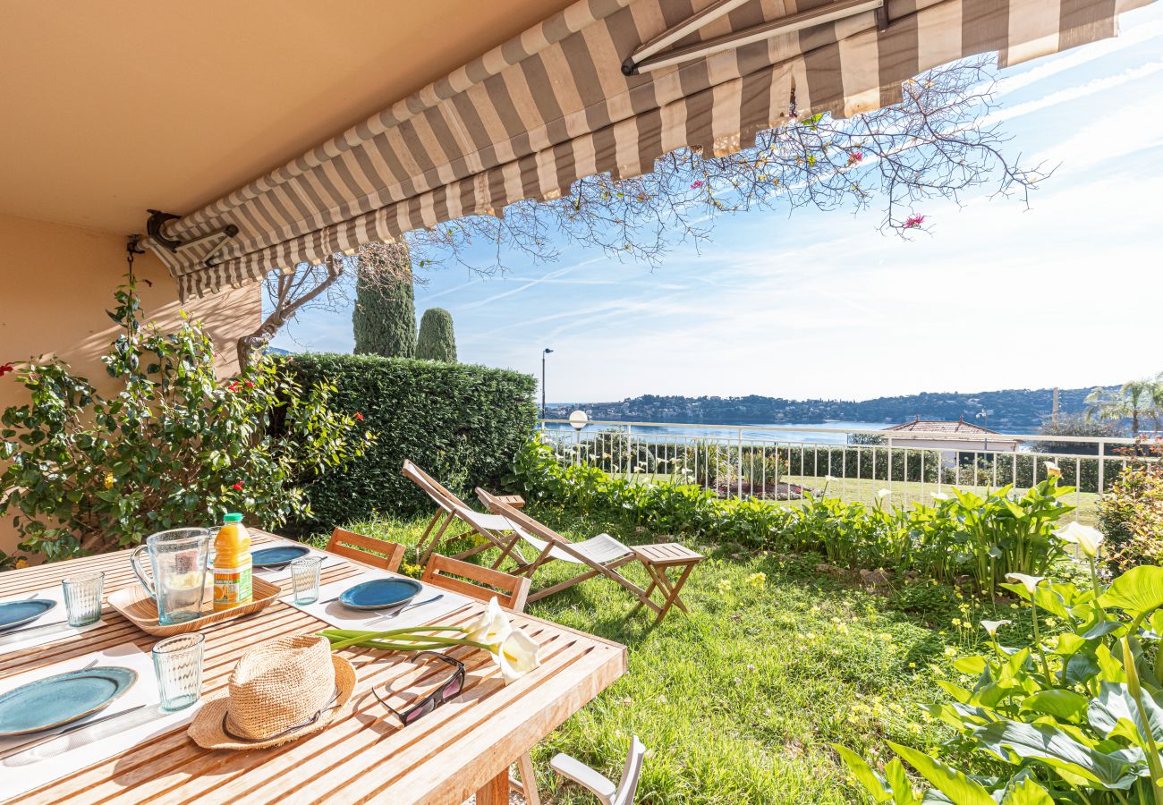 Appartement à Villefranche-sur-Mer - Vue mer, 2 Chambres, Jardin, Piscine & Parking