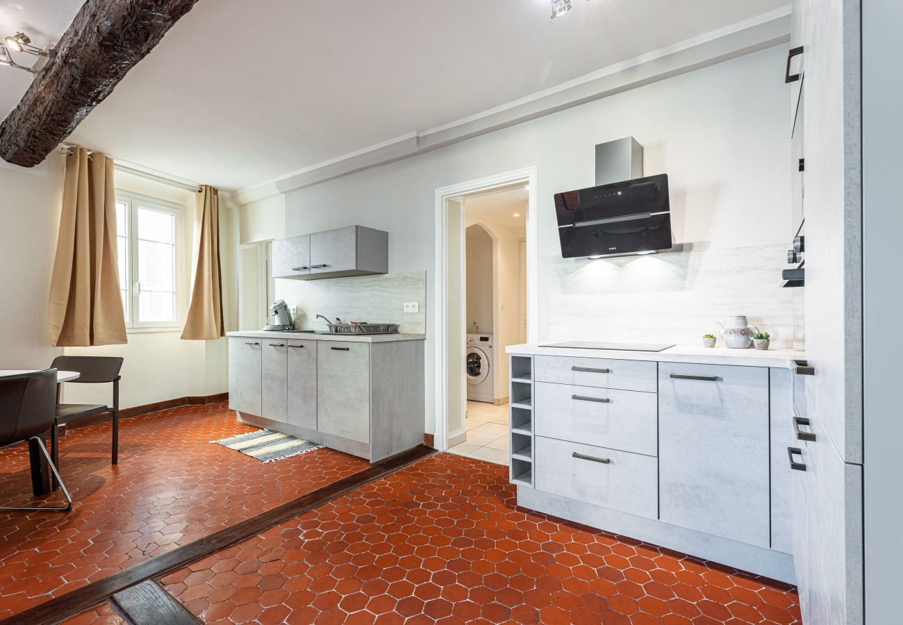 Appartement à Nice - Spacieux 4 Pièces Climatisé Vieille Ville