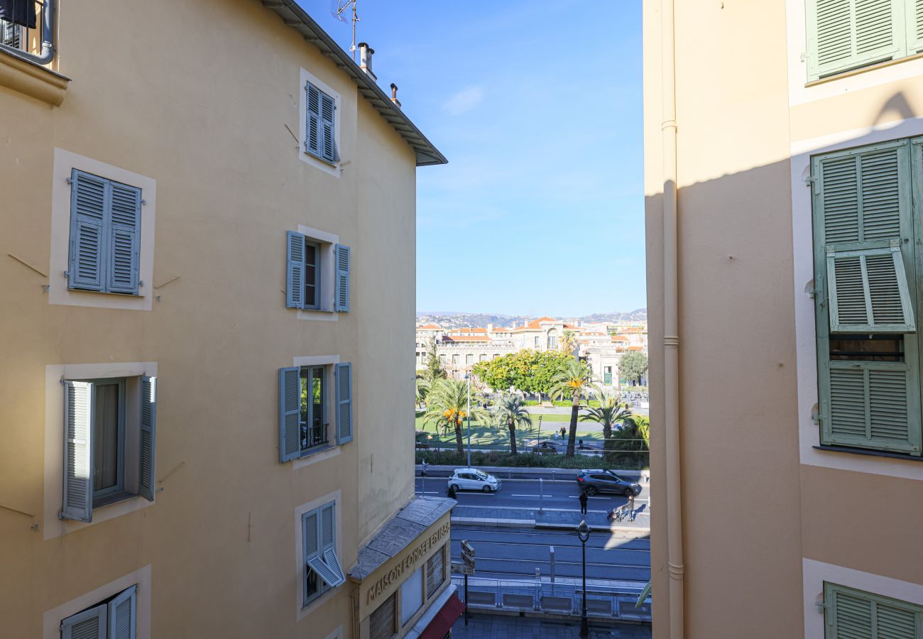 Appartement à Nice - Spacieux 4 Pièces Climatisé Vieille Ville