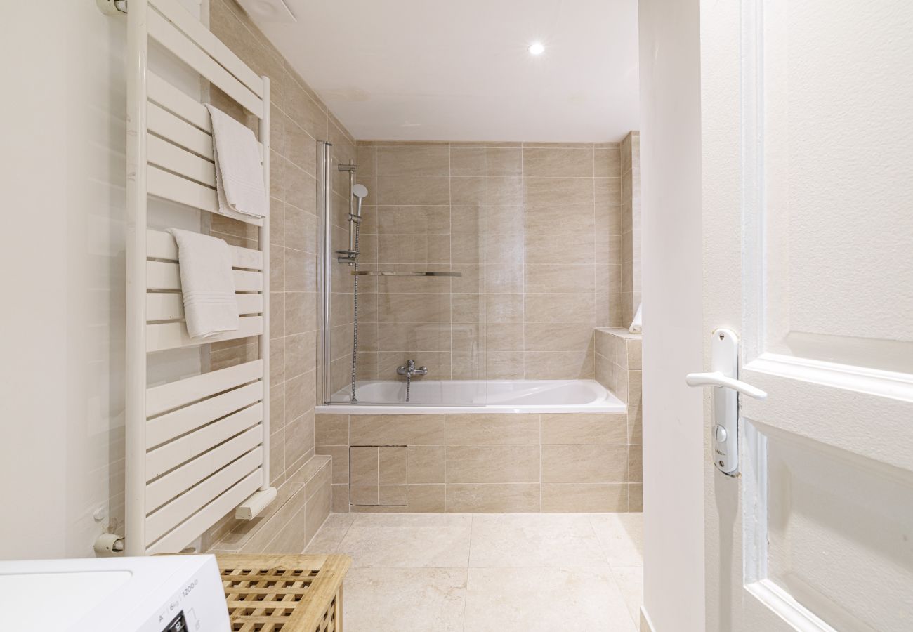 Appartement à Nice - Spacieux 4 Pièces Climatisé Vieille Ville