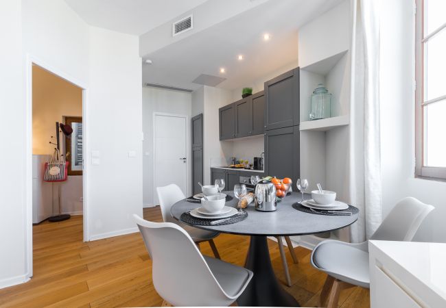 Appartement à Nice - Joli 2 Pièces Vieille Ville – Vue sur les jardins Appartement à Nice - Joli 2 Pièces Vieille Ville – Vue sur les jardins