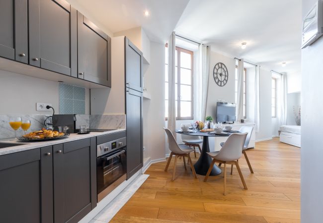 Appartement à Nice - Joli 2 Pièces Vieille Ville – Vue sur les jardins Appartement à Nice - Joli 2 Pièces Vieille Ville – Vue sur les jardins