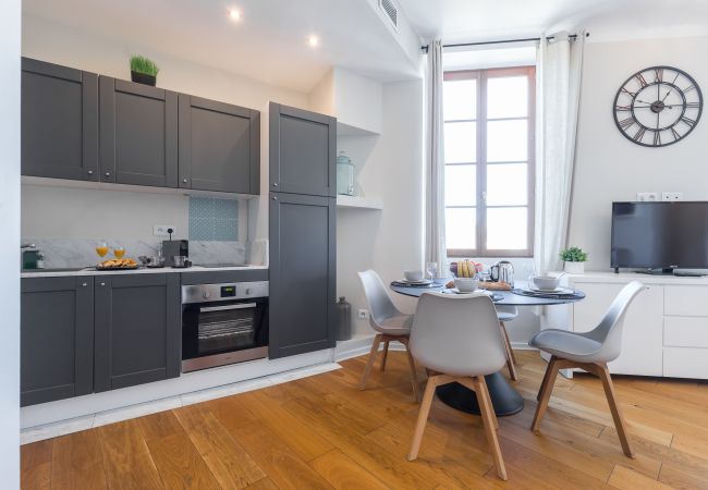 Appartement à Nice - Joli 2 Pièces Vieille Ville – Vue sur les jardins Appartement à Nice - Joli 2 Pièces Vieille Ville – Vue sur les jardins