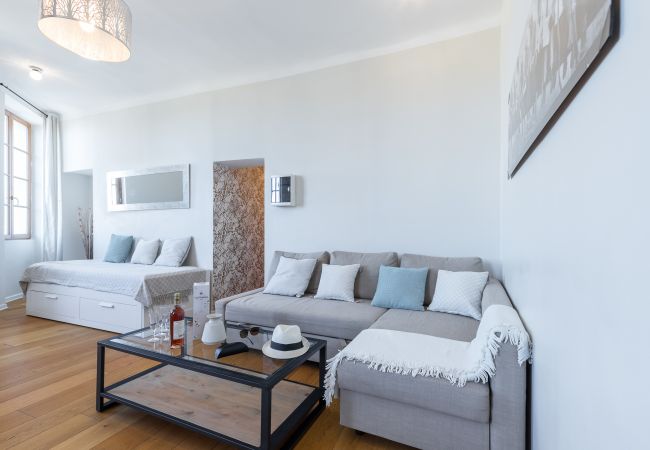 Appartement à Nice - Joli 2 Pièces Vieille Ville – Vue sur les jardins Appartement à Nice - Joli 2 Pièces Vieille Ville – Vue sur les jardins
