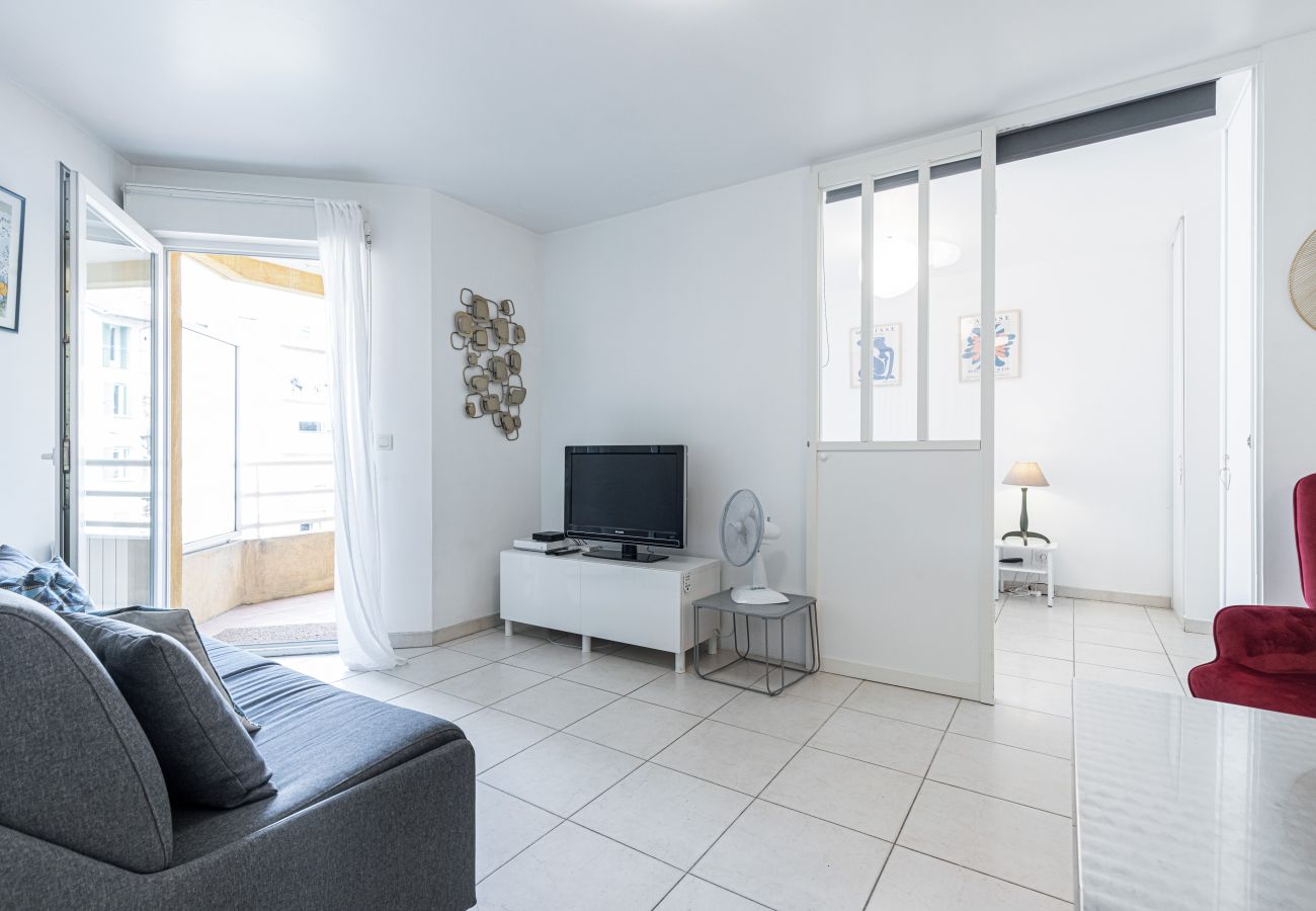 Appartement à Nice - 2 pièces au Calme entre le Port et Garibaldi