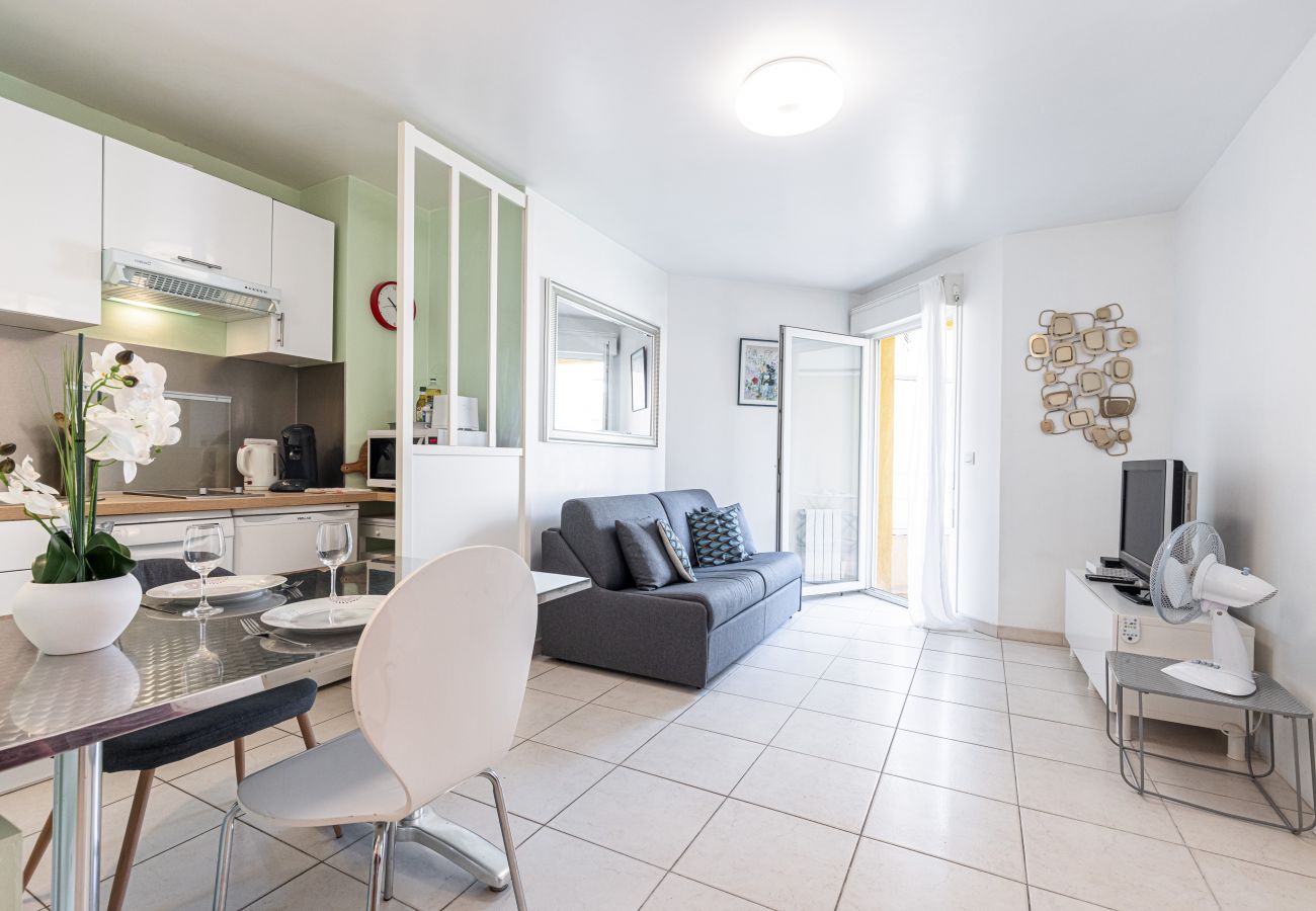 Appartement à Nice - 2 pièces au Calme entre le Port et Garibaldi