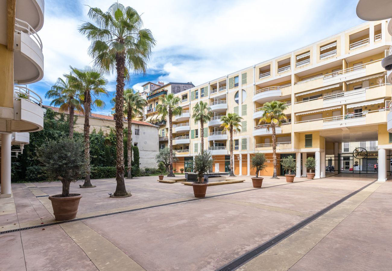 Appartement à Nice - 2 pièces au Calme entre le Port et Garibaldi