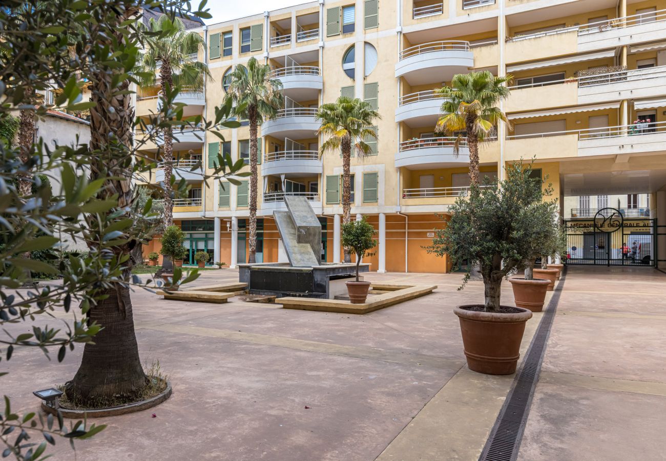 Appartement à Nice - 2 pièces au Calme entre le Port et Garibaldi