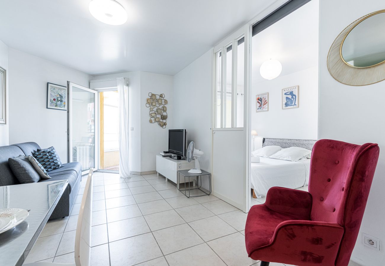 Appartement à Nice - 2 pièces au Calme entre le Port et Garibaldi