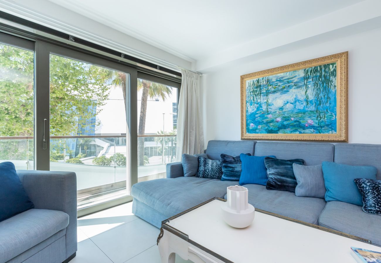 Appartement à Cannes - Grand 3 pièces face aux Marches du Palais