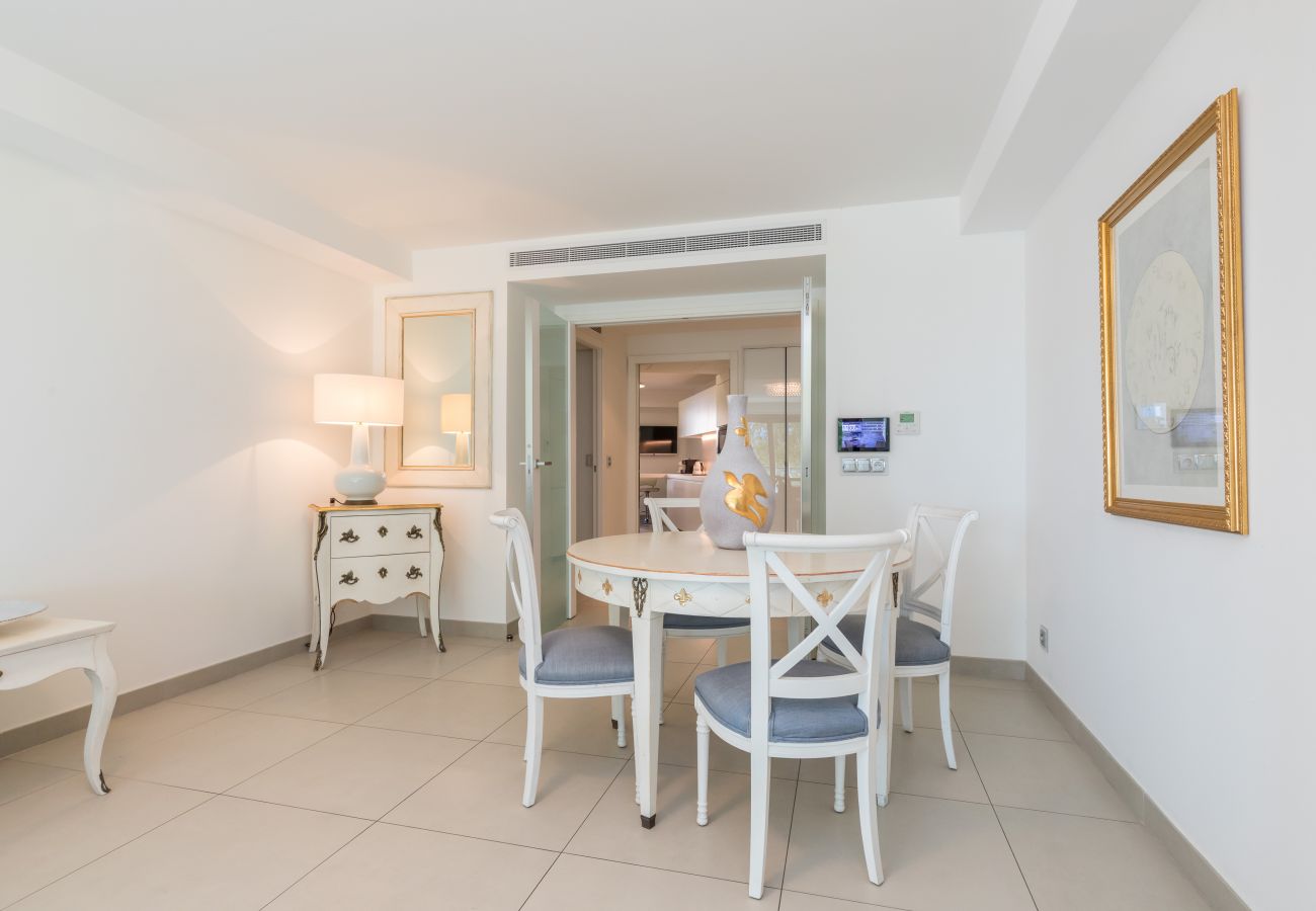 Appartement à Cannes - Grand 3 pièces face aux Marches du Palais