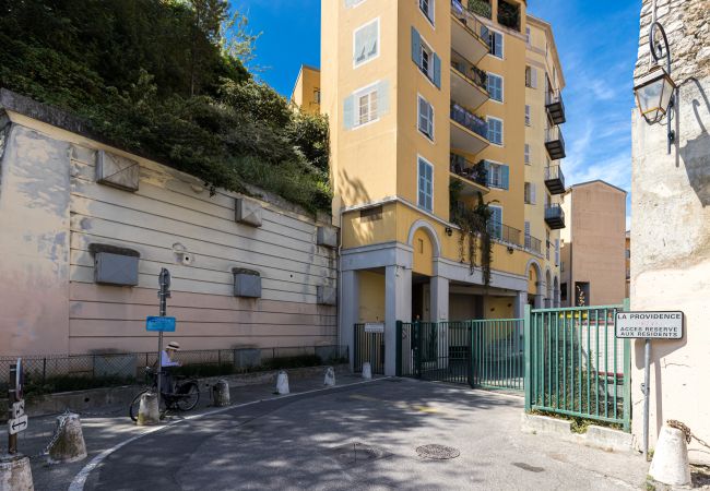 Appartement à Nice - Place Garibaldi - 3 Pièces & Parking Vieux Nice Appartement à Nice - Place Garibaldi - 3 Pièces & Parking Vieux Nice