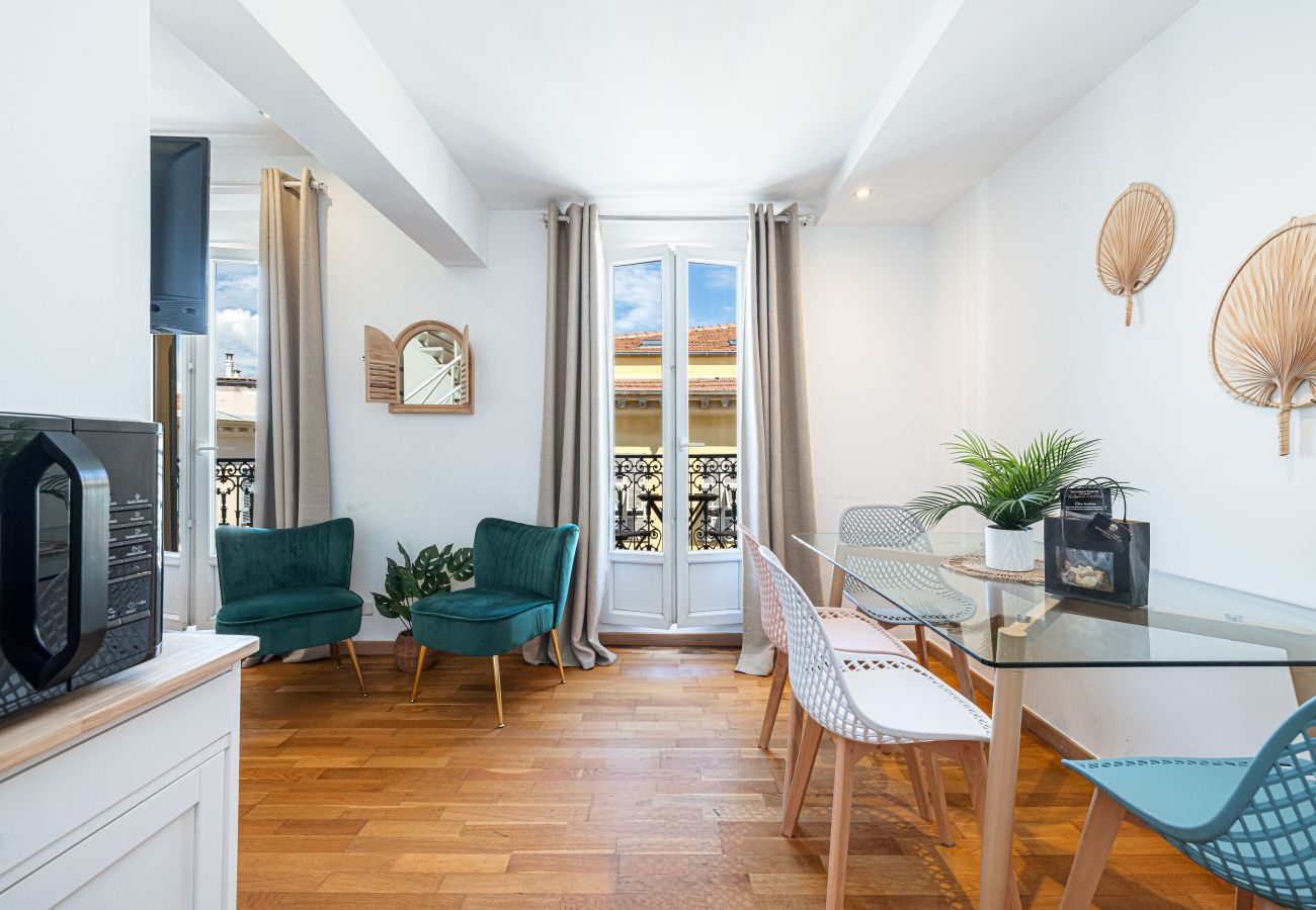 Appartement à Nice - Rue Masséna - 2 pièces en Duplex avec Clim & Parking