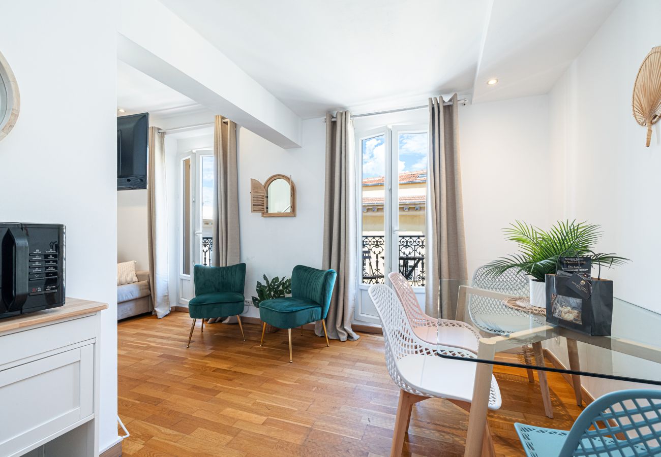 Appartement à Nice - Rue Masséna - 2 pièces en Duplex avec Clim & Parking