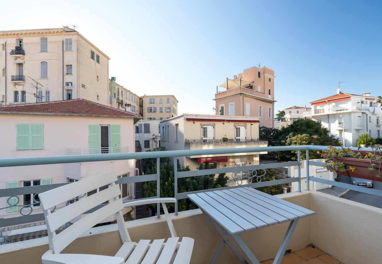 Appartement à Nice - Vue Imprenable sur la Ville - Grand 3 pièces au Calme