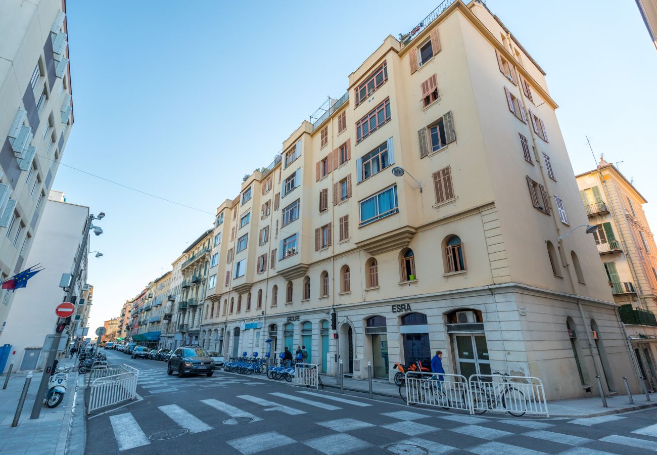 Appartement à Nice - Vue Extraordinaire sur le Port & Parking - 2 pièces