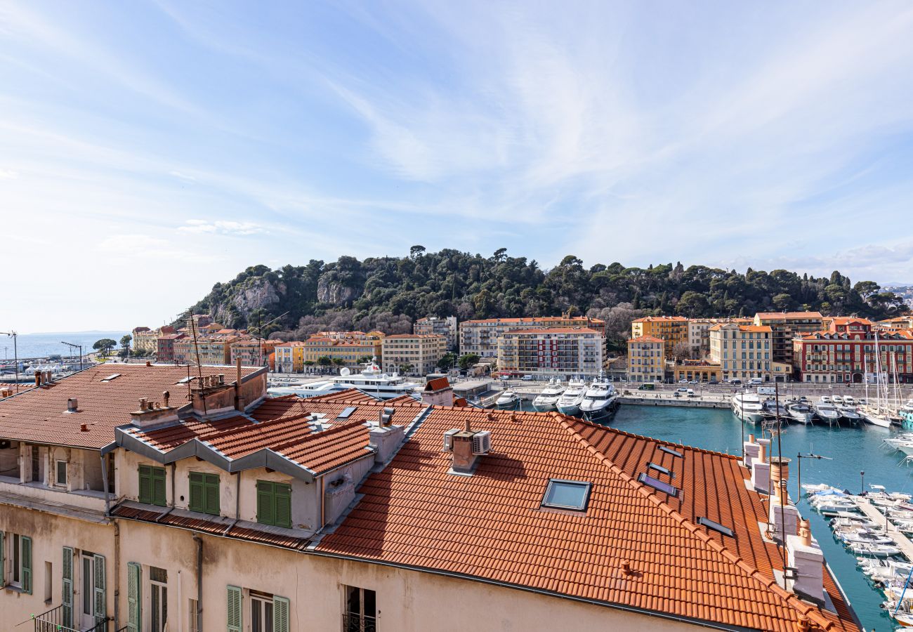 Appartement à Nice - Vue Extraordinaire sur le Port & Parking - 2 pièces