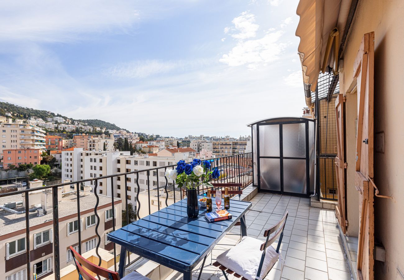 Appartement à Nice - Vue Extraordinaire sur le Port & Parking - 2 pièces