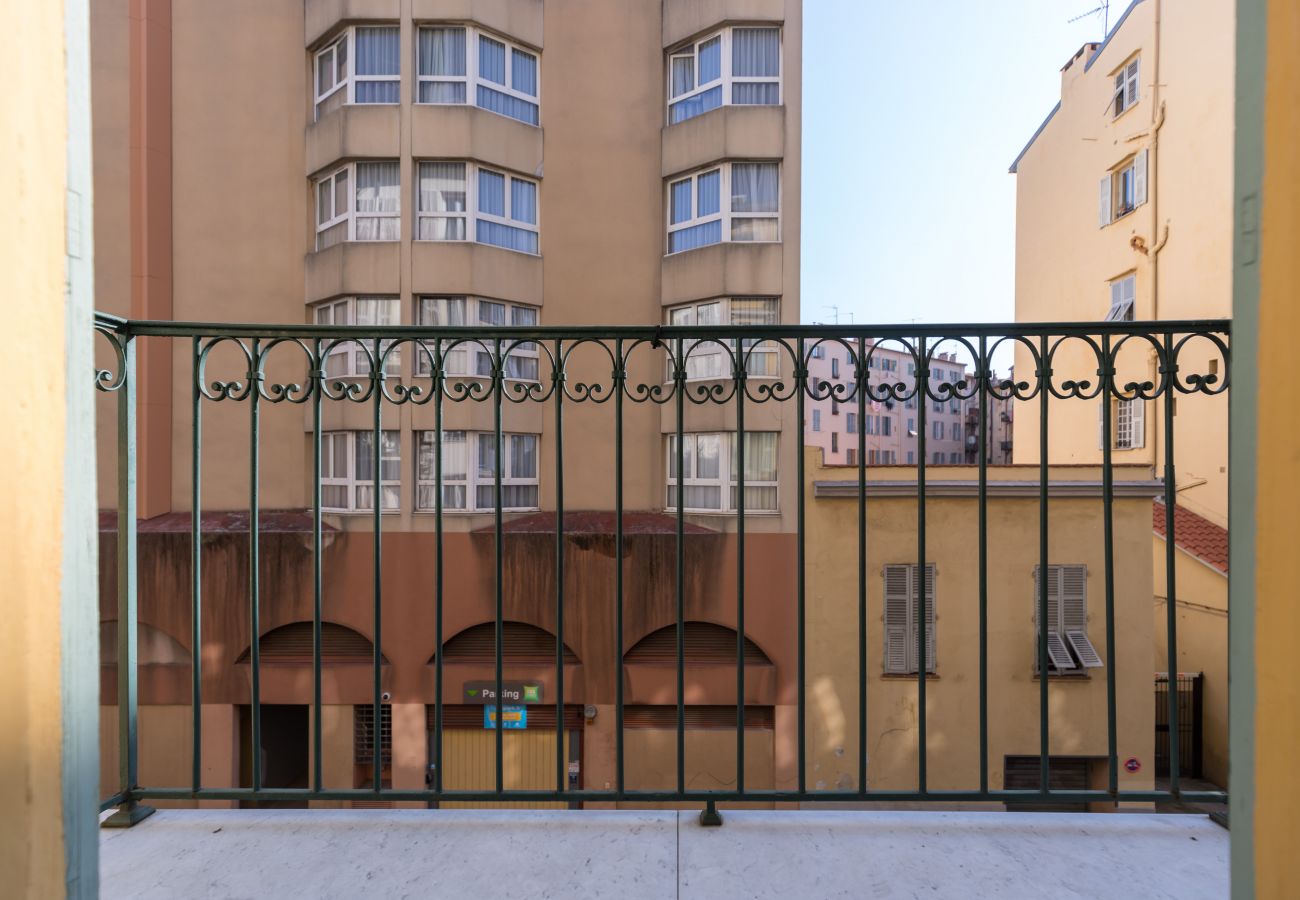 Appartement à Nice - Très beau 2 Pièces Place du Pin