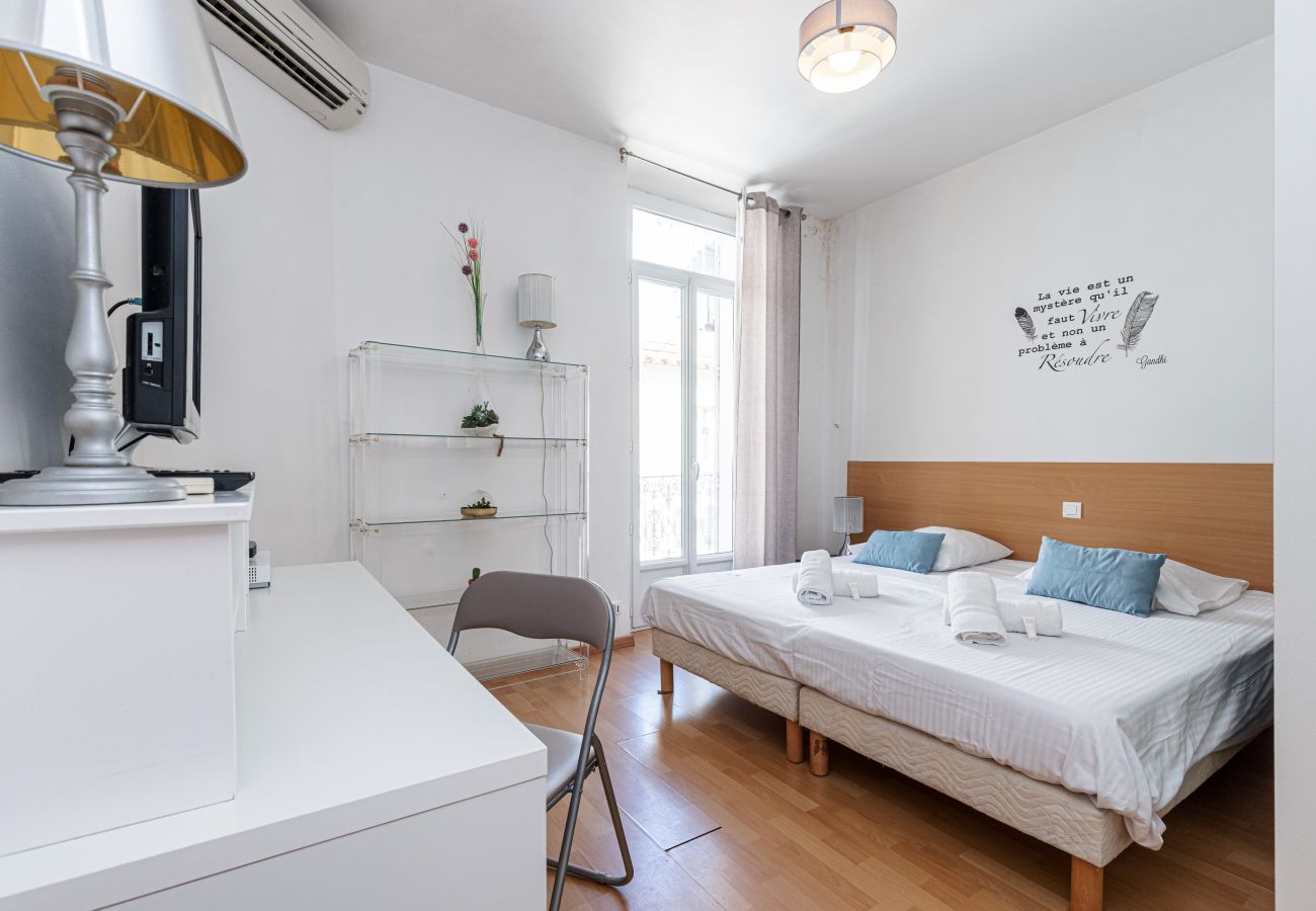 Appartement à Cannes - 3 Pièces Ultra Central avec Clim à 3 minutes du Palais