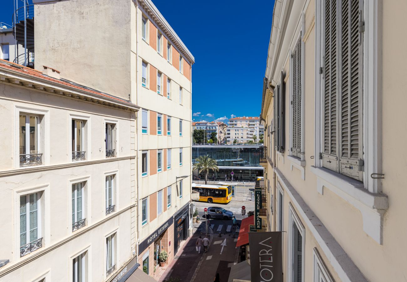 Appartement à Cannes - 3 Pièces Ultra Central avec Clim à 3 minutes du Palais